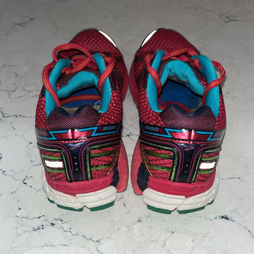 Brooks GTS hot pink running shoes - Picture 4 of 5